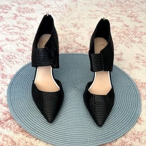 Women's Jessica Simpson heeled Size 10 Black Croc Embossed gold zipper heel